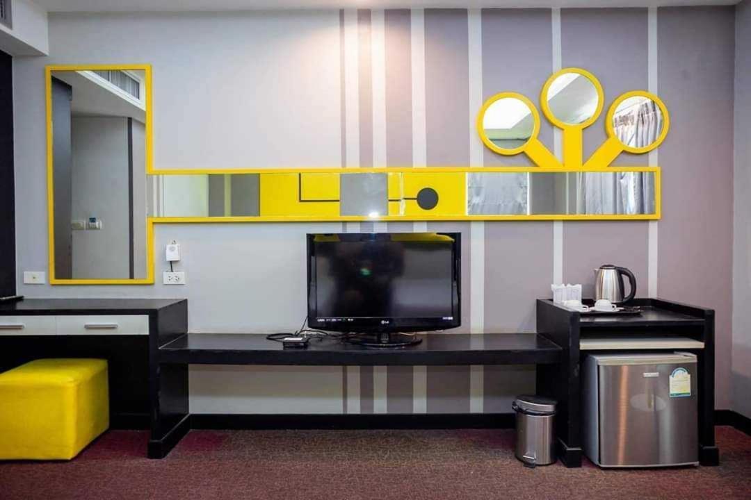 Capital O 75514 Vasidtee City Hotel Suphanburi Esterno foto