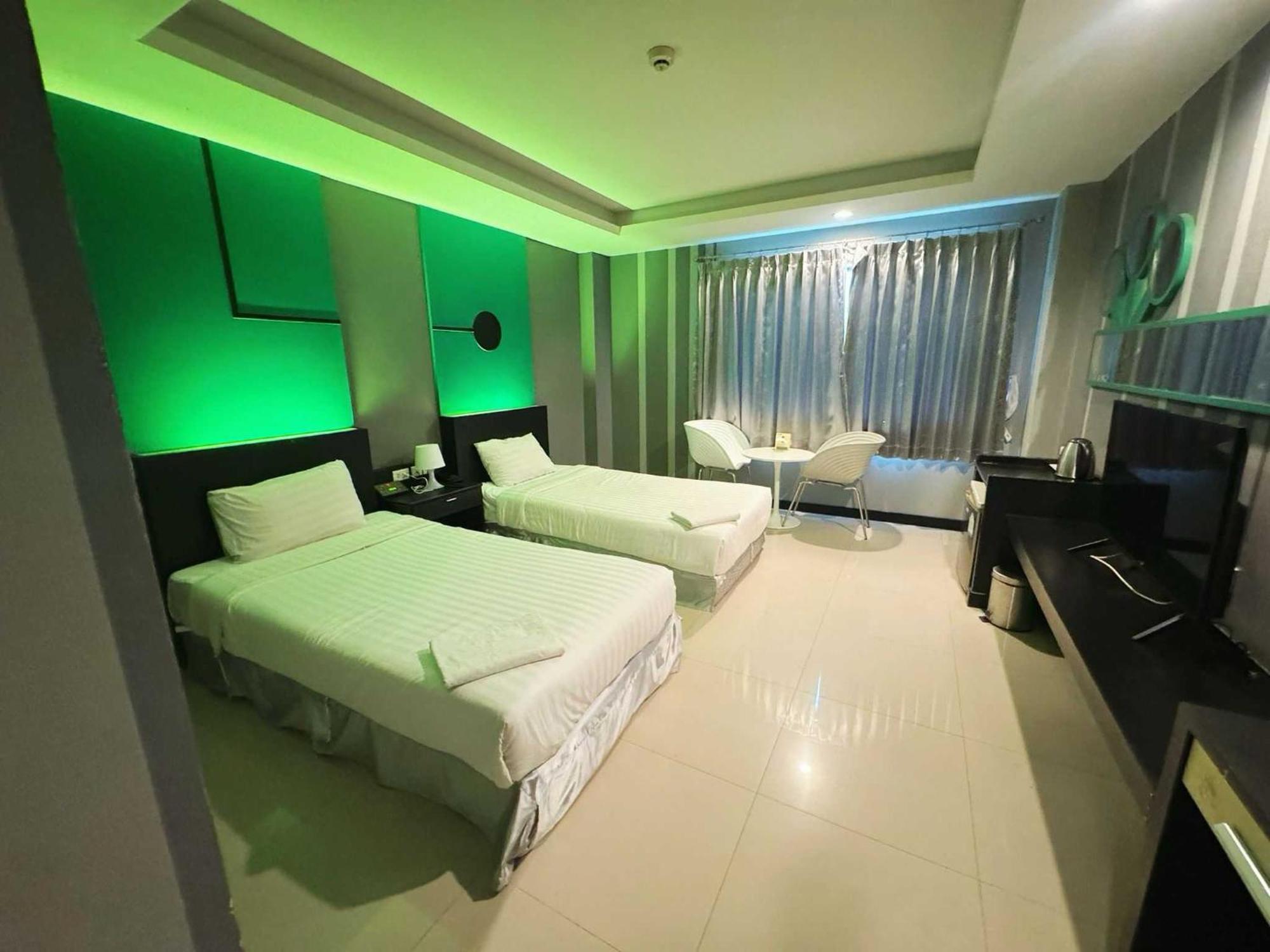 Capital O 75514 Vasidtee City Hotel Suphanburi Esterno foto