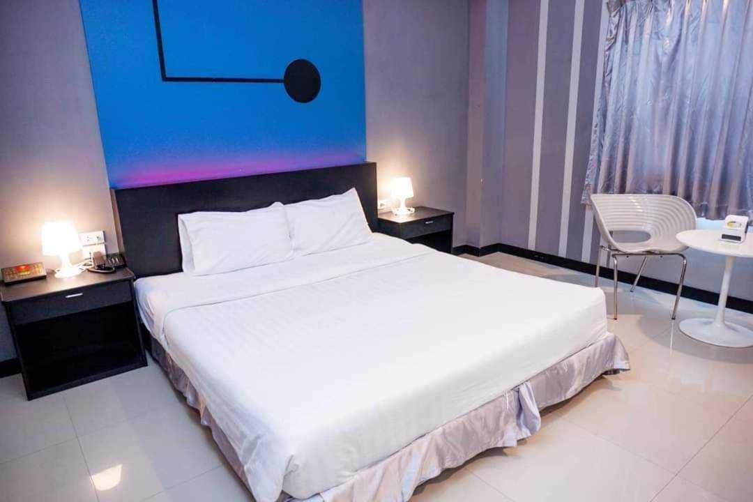Capital O 75514 Vasidtee City Hotel Suphanburi Esterno foto