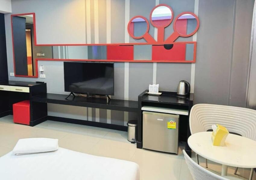 Capital O 75514 Vasidtee City Hotel Suphanburi Esterno foto
