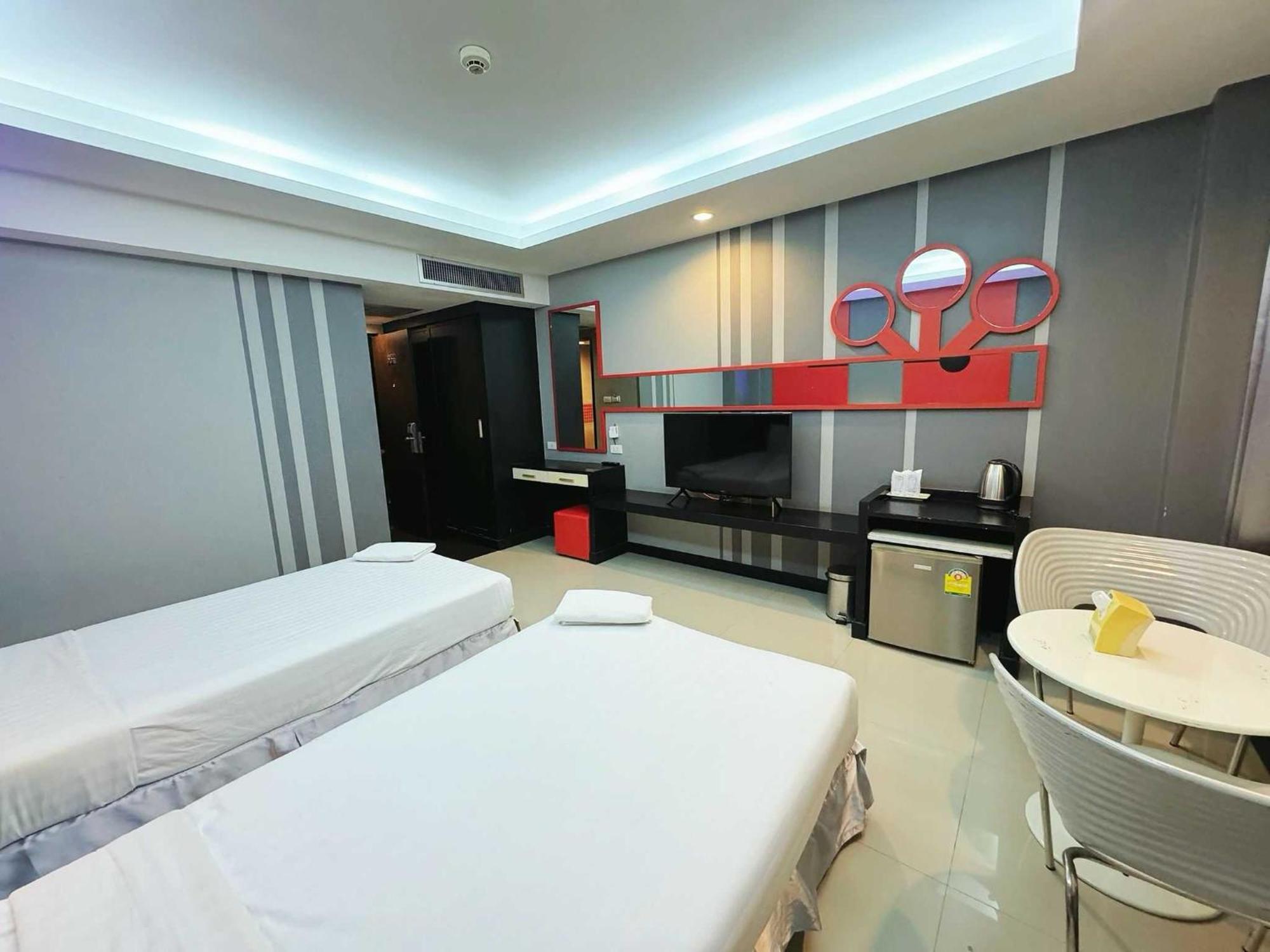 Capital O 75514 Vasidtee City Hotel Suphanburi Esterno foto