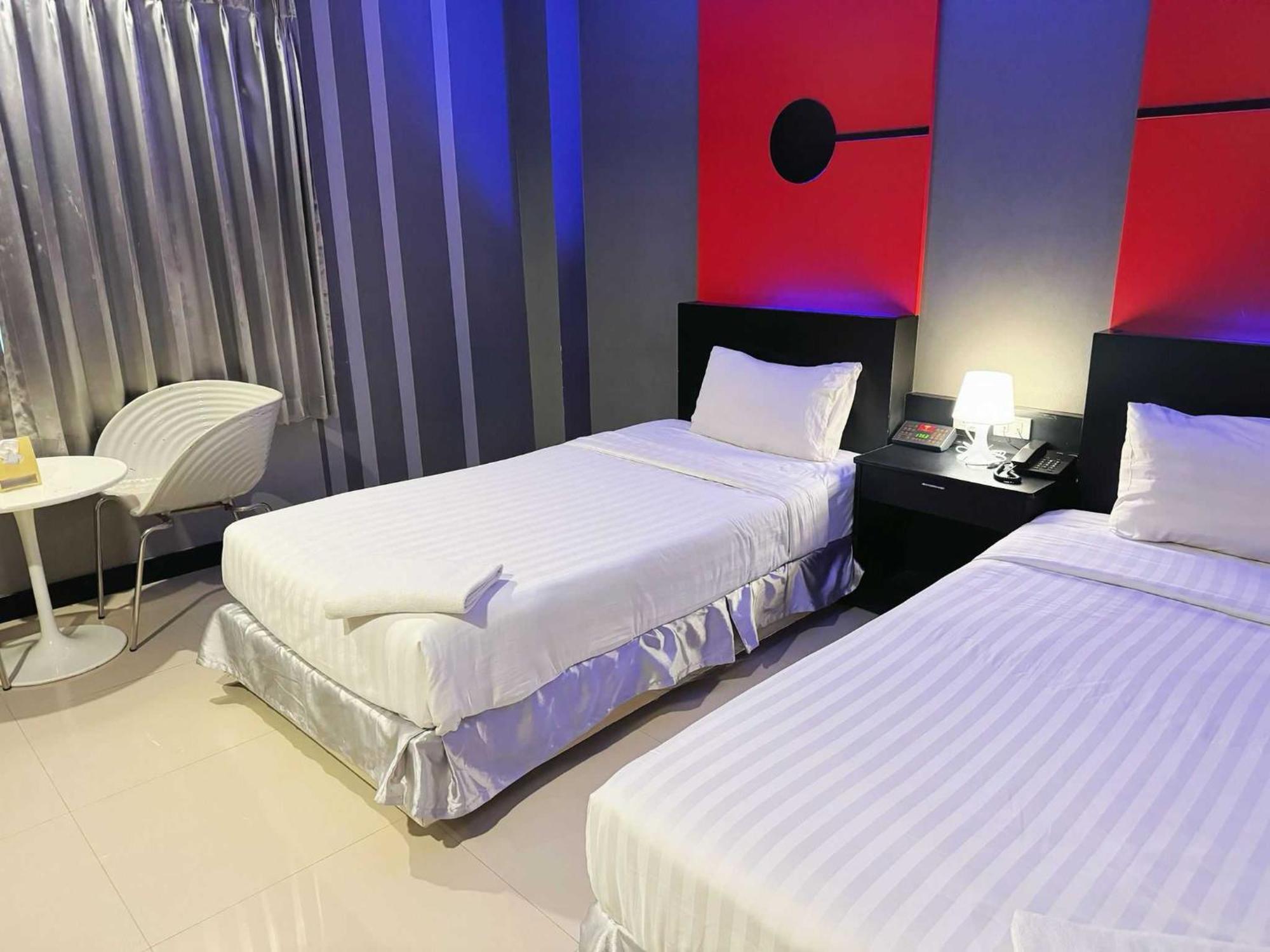 Capital O 75514 Vasidtee City Hotel Suphanburi Esterno foto