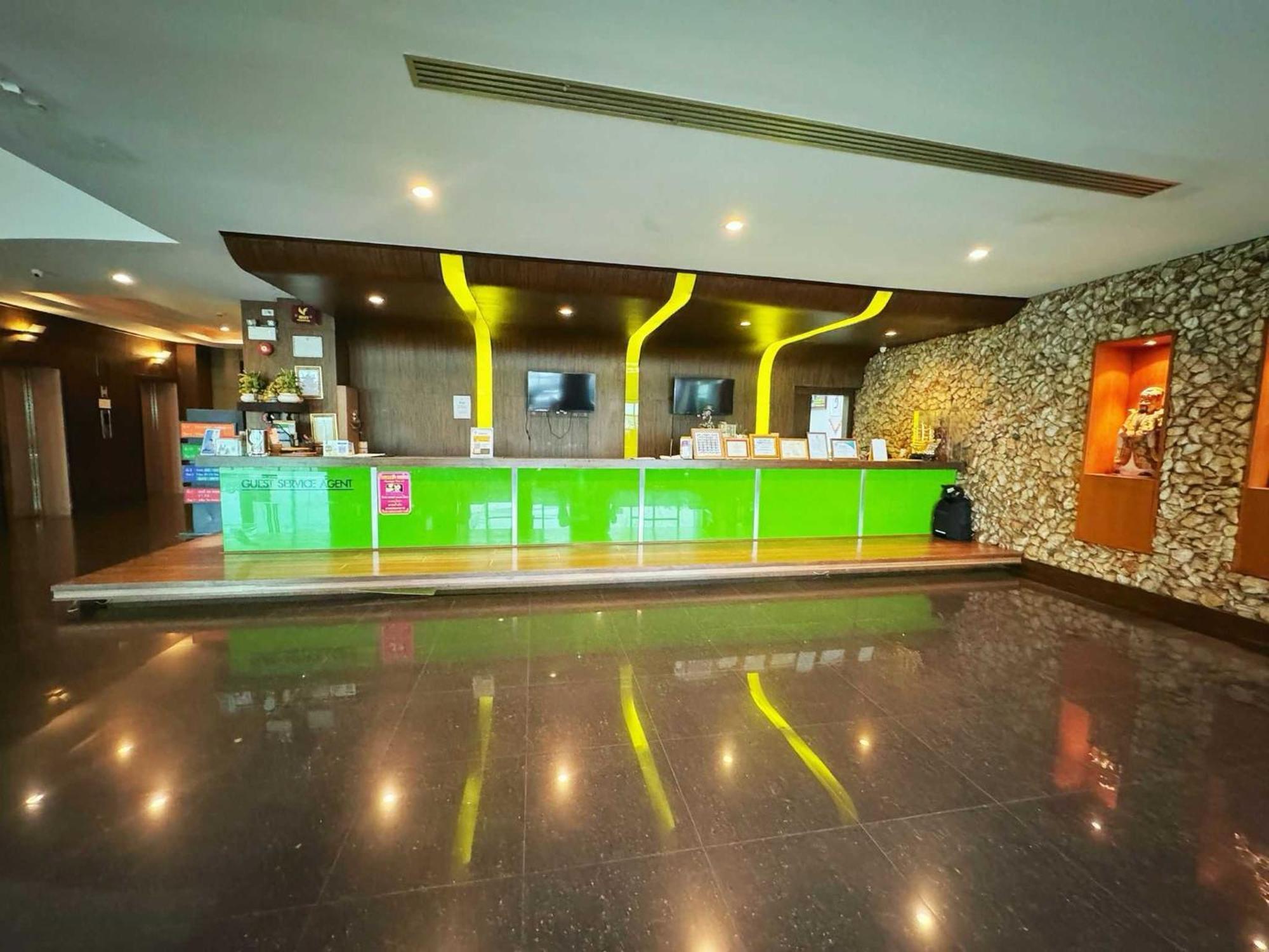 Capital O 75514 Vasidtee City Hotel Suphanburi Esterno foto