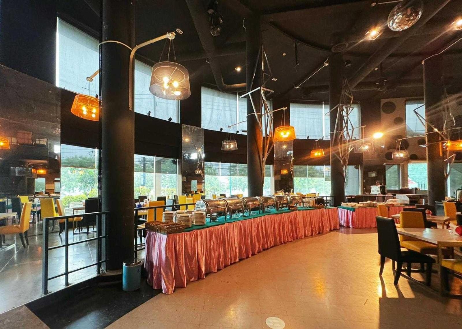 Capital O 75514 Vasidtee City Hotel Suphanburi Esterno foto