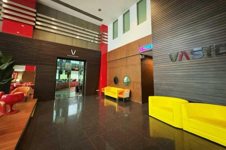 Capital O 75514 Vasidtee City Hotel Suphanburi Esterno foto
