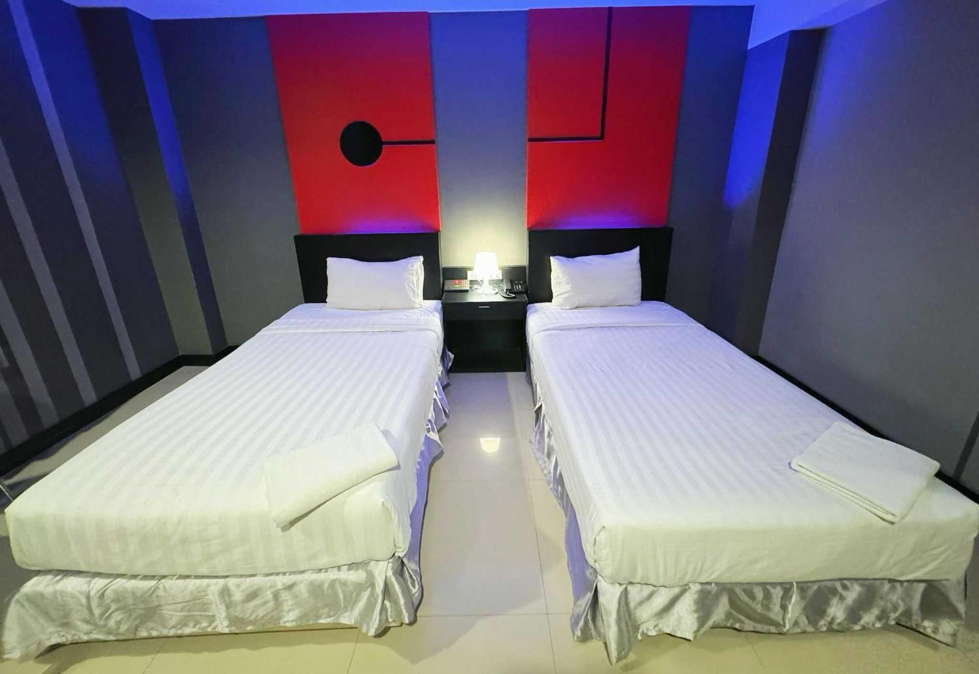 Capital O 75514 Vasidtee City Hotel Suphanburi Esterno foto
