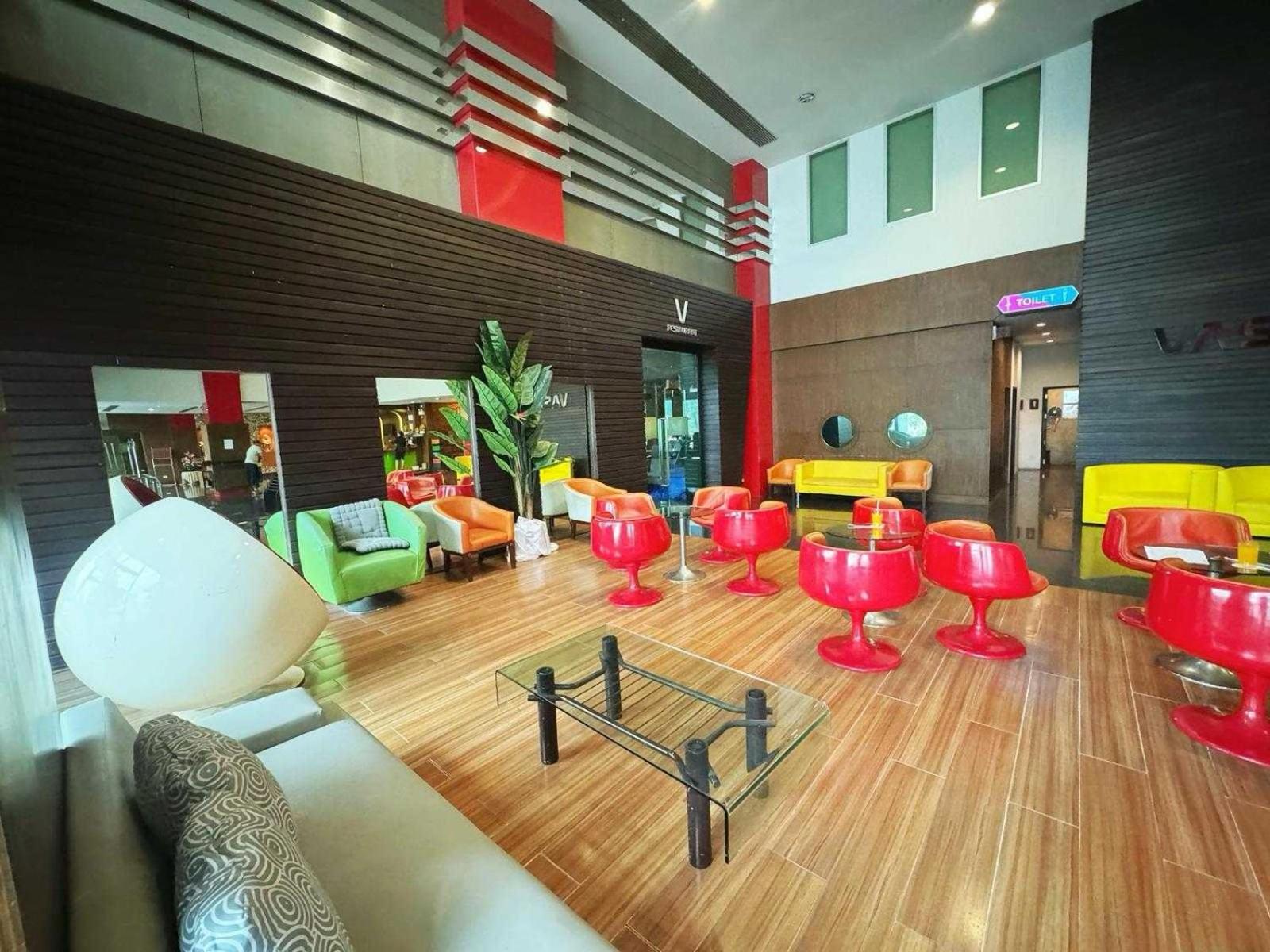 Capital O 75514 Vasidtee City Hotel Suphanburi Esterno foto