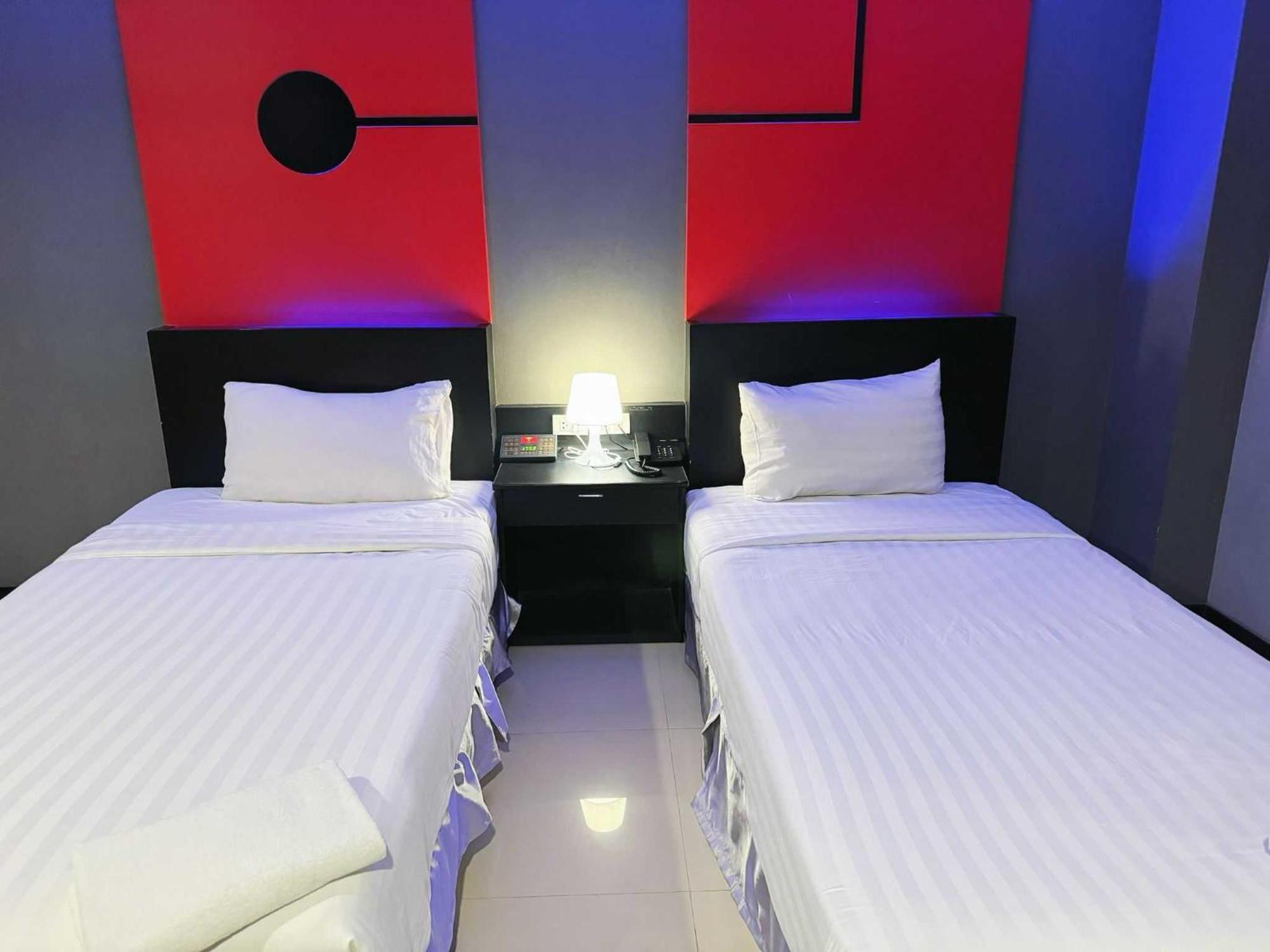 Capital O 75514 Vasidtee City Hotel Suphanburi Esterno foto