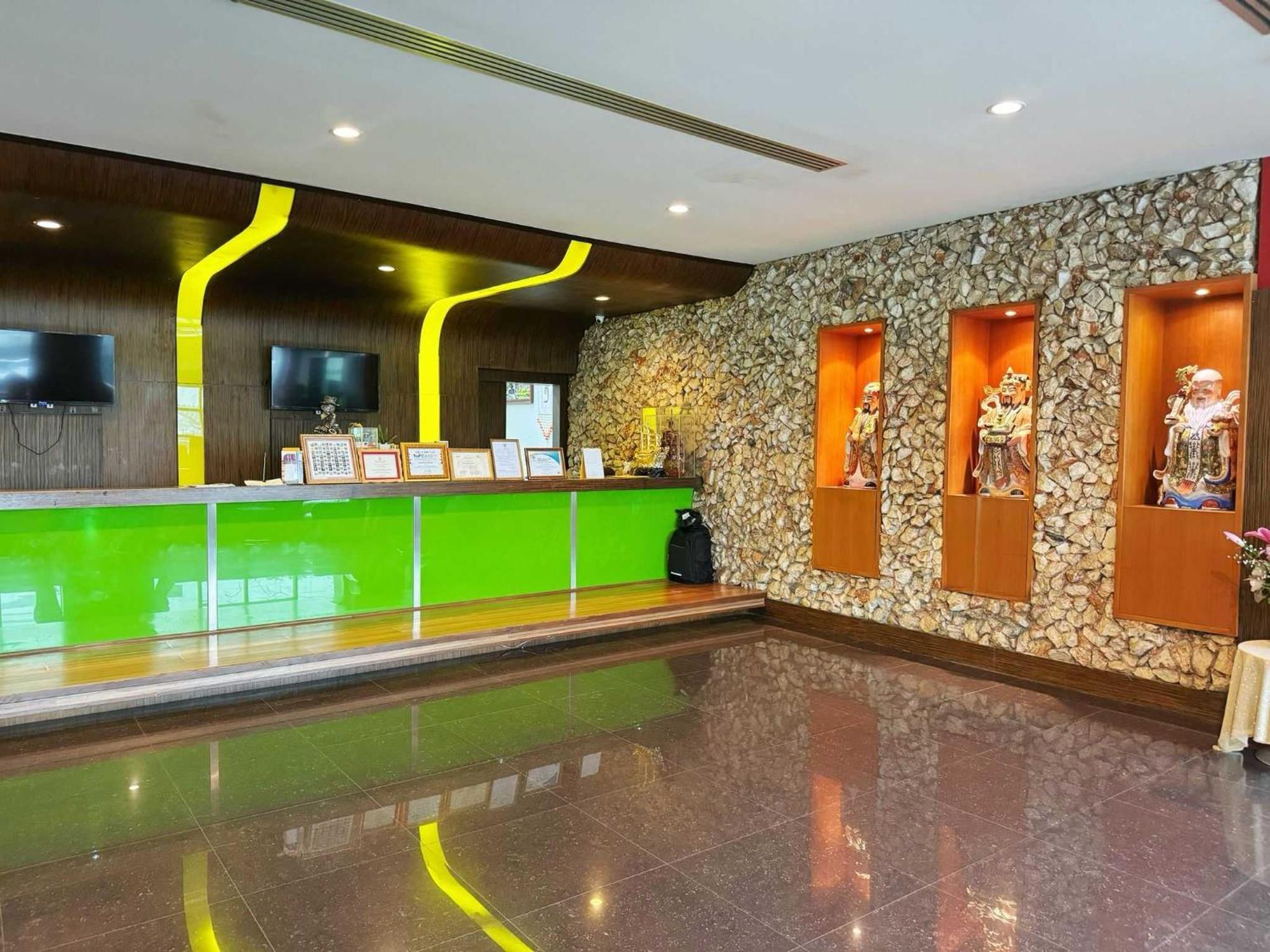 Capital O 75514 Vasidtee City Hotel Suphanburi Esterno foto