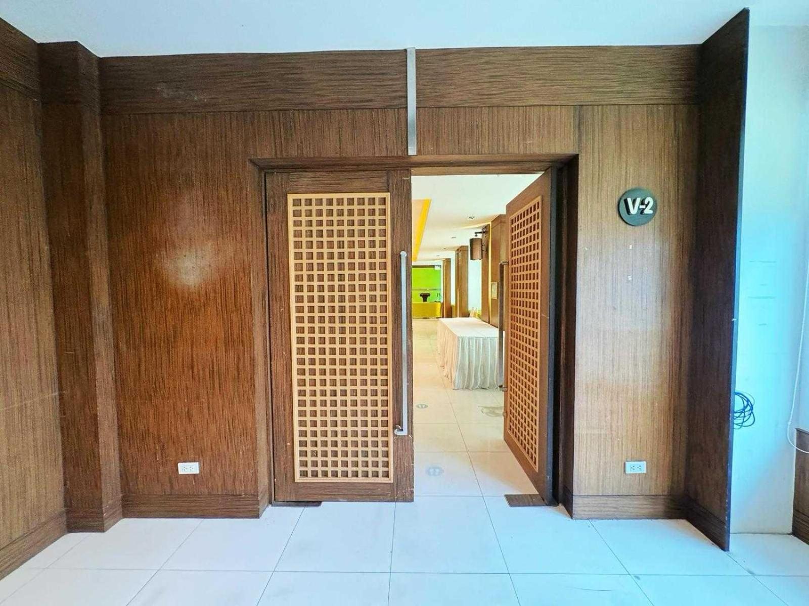 Capital O 75514 Vasidtee City Hotel Suphanburi Esterno foto