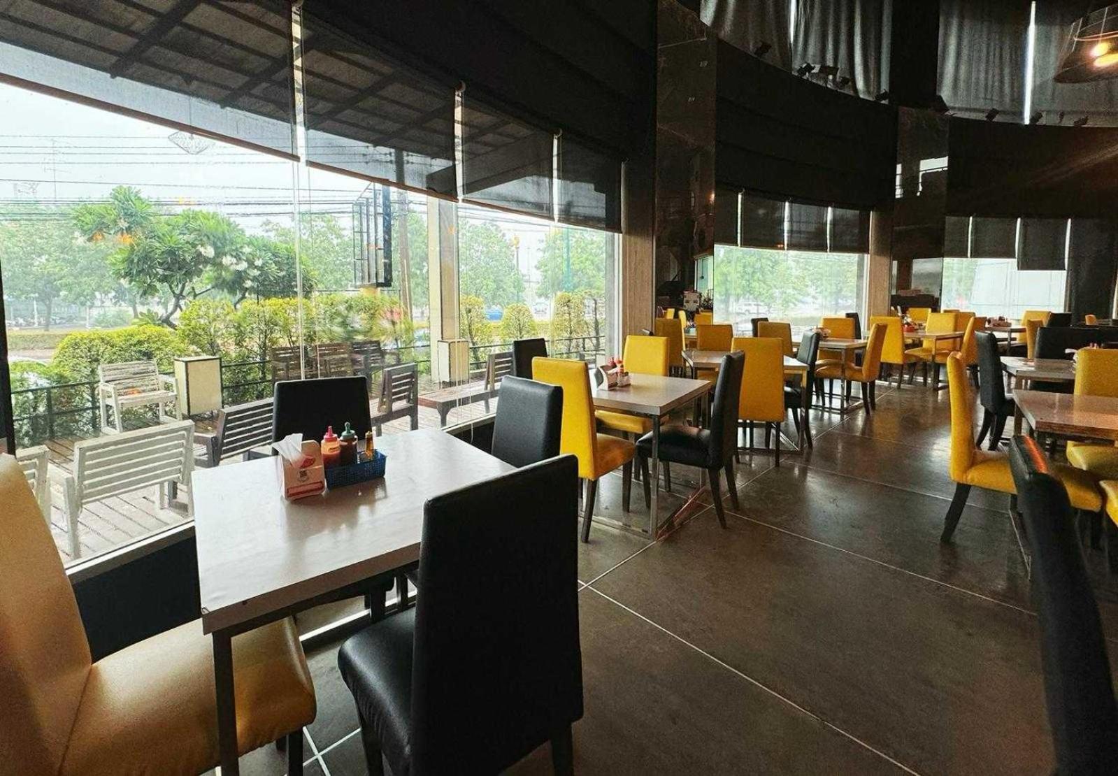 Capital O 75514 Vasidtee City Hotel Suphanburi Esterno foto
