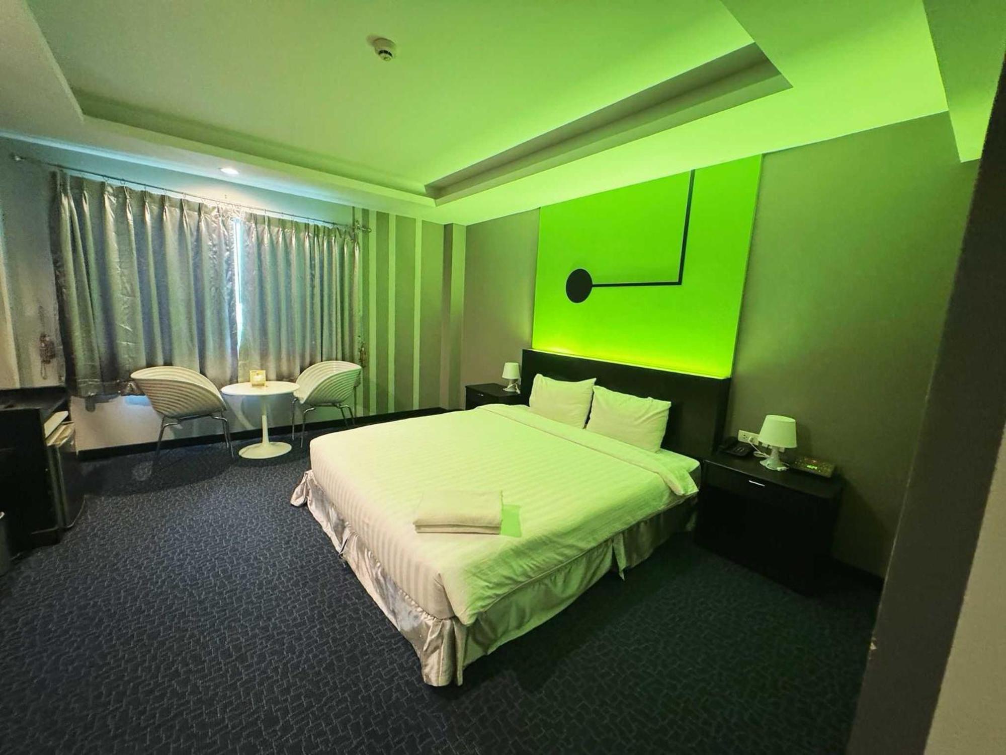 Capital O 75514 Vasidtee City Hotel Suphanburi Esterno foto