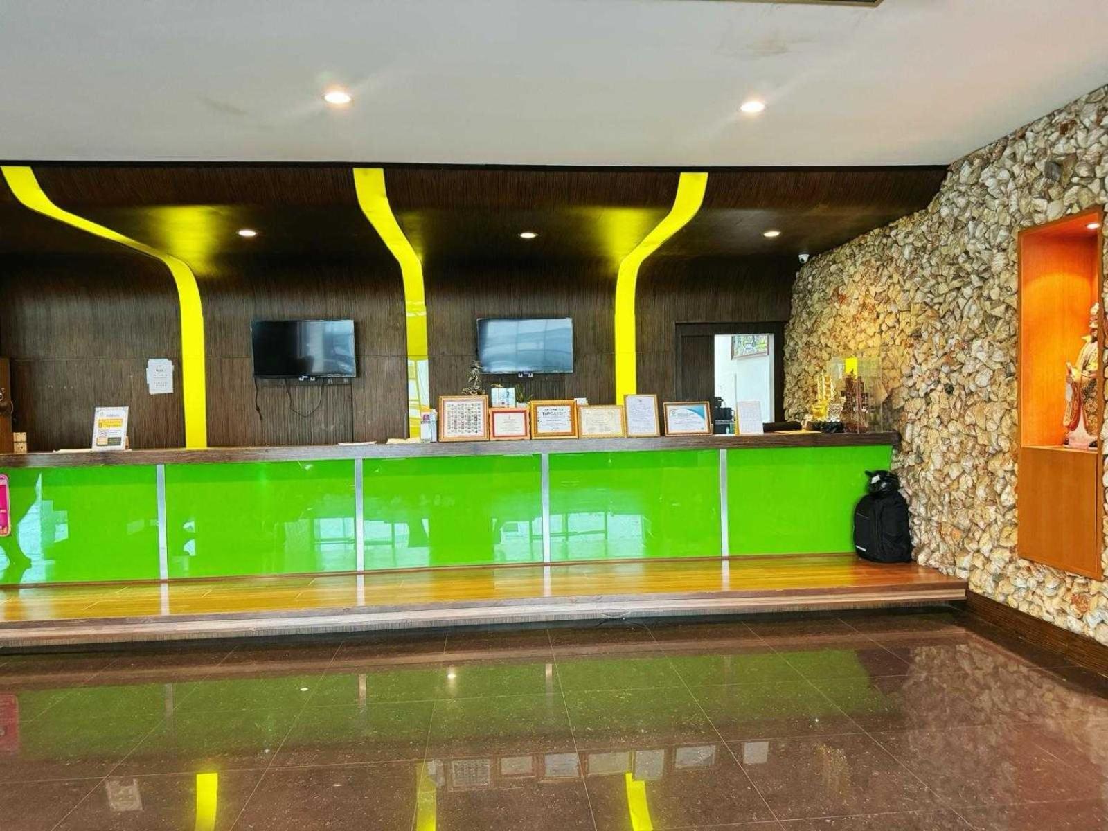 Capital O 75514 Vasidtee City Hotel Suphanburi Esterno foto