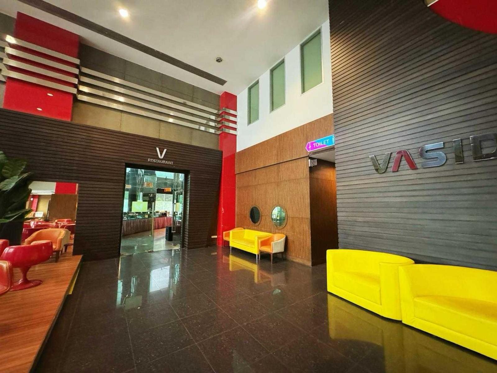 Capital O 75514 Vasidtee City Hotel Suphanburi Esterno foto