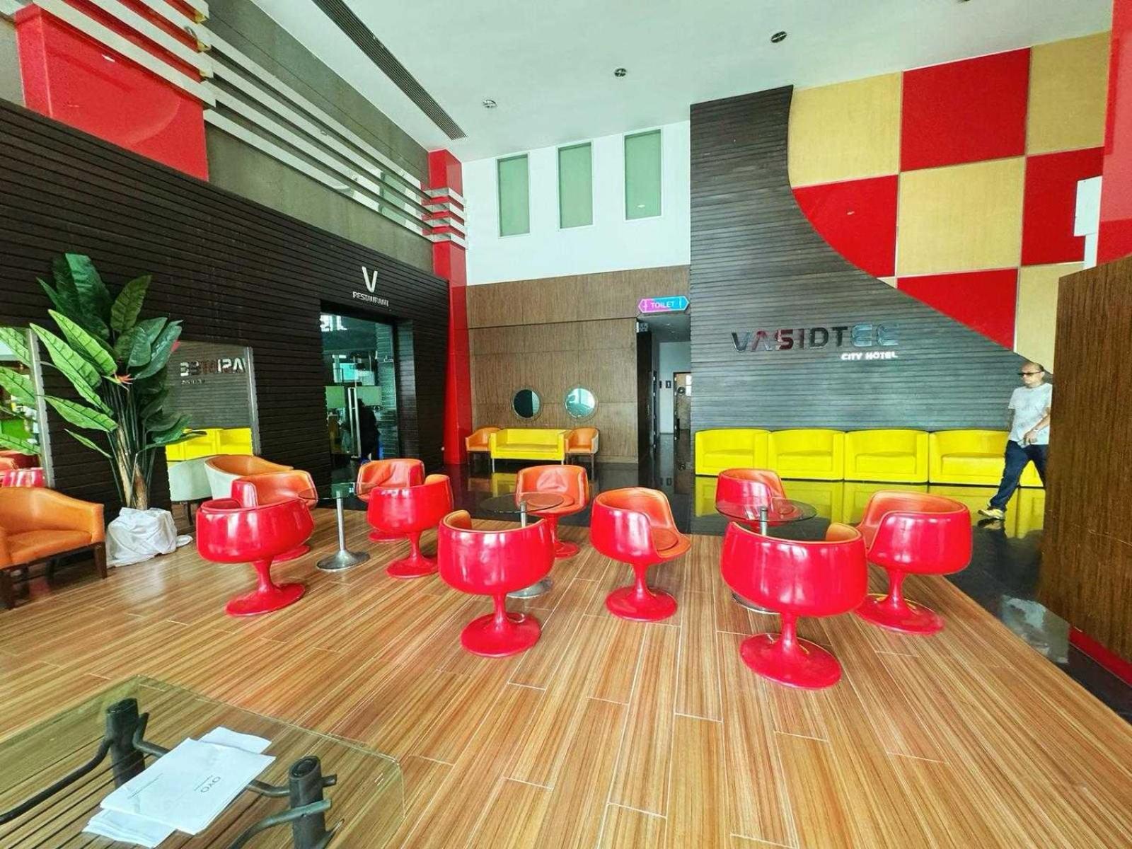 Capital O 75514 Vasidtee City Hotel Suphanburi Esterno foto