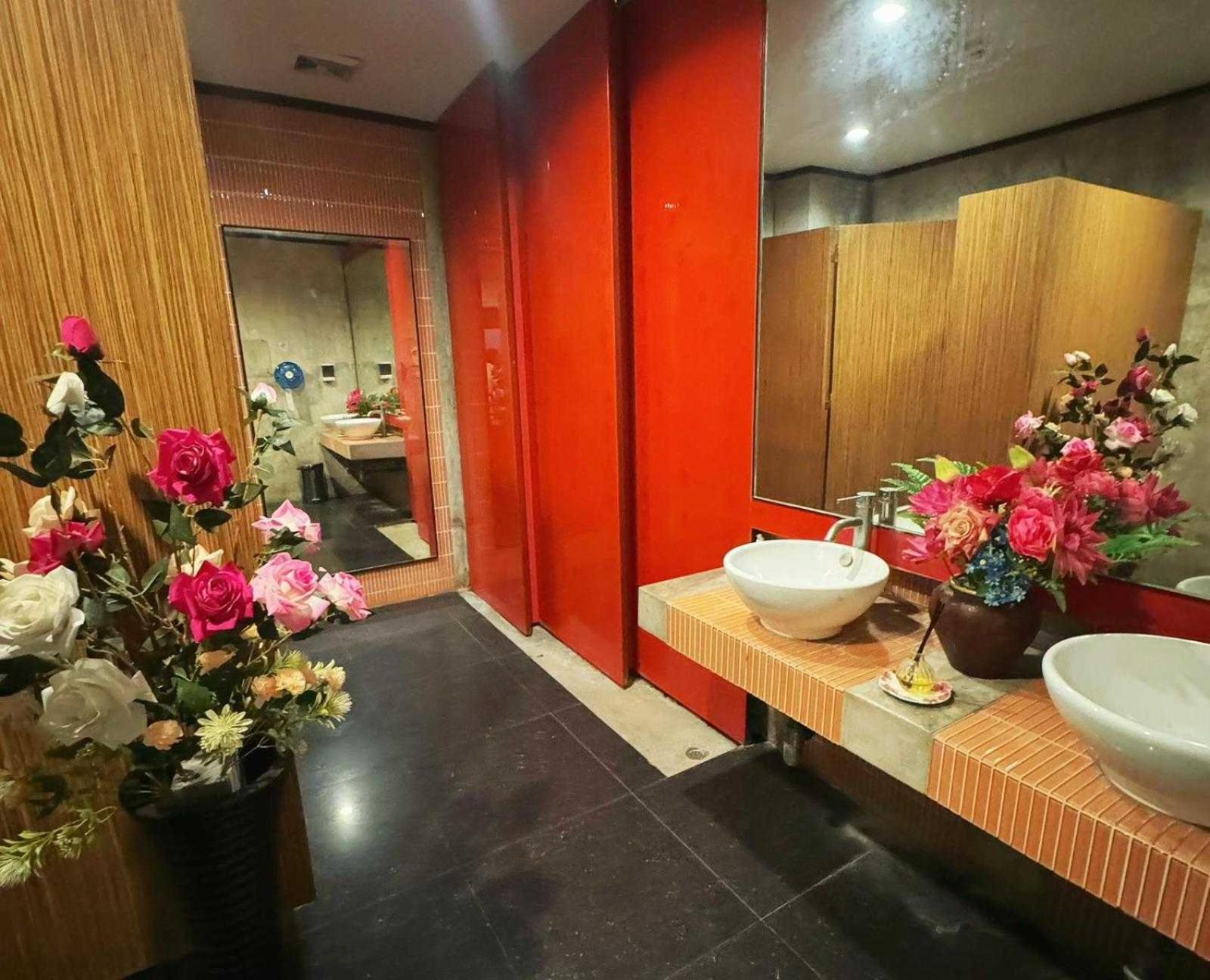 Capital O 75514 Vasidtee City Hotel Suphanburi Esterno foto