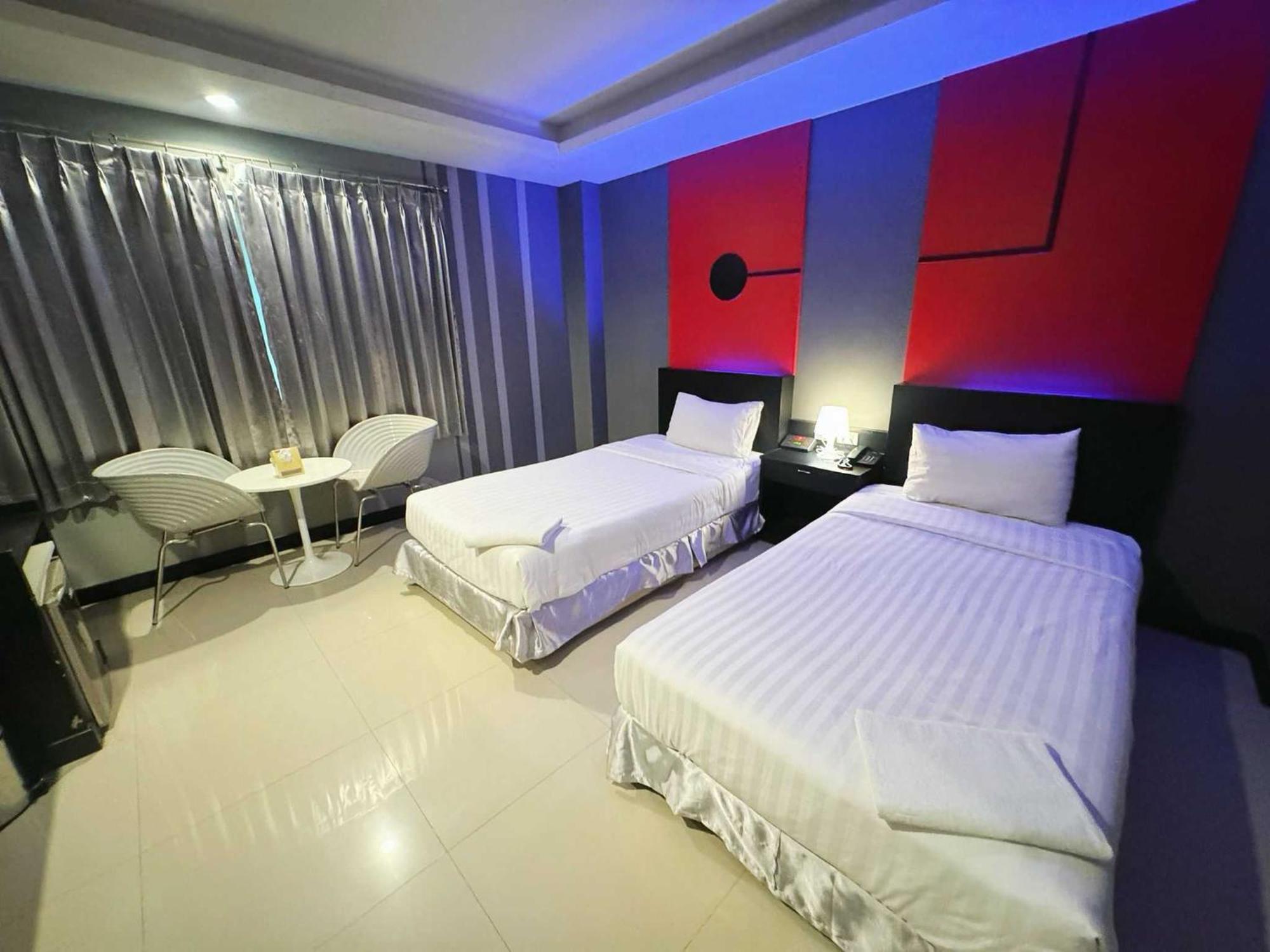 Capital O 75514 Vasidtee City Hotel Suphanburi Esterno foto