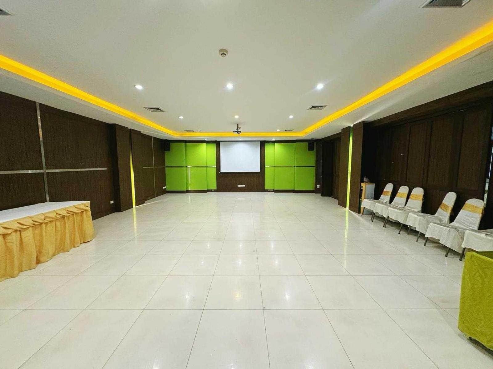 Capital O 75514 Vasidtee City Hotel Suphanburi Esterno foto