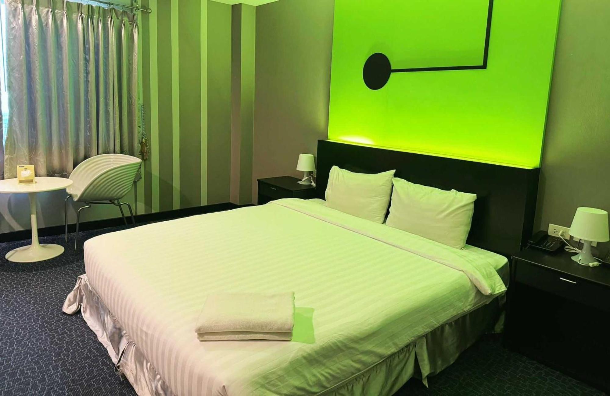 Capital O 75514 Vasidtee City Hotel Suphanburi Esterno foto