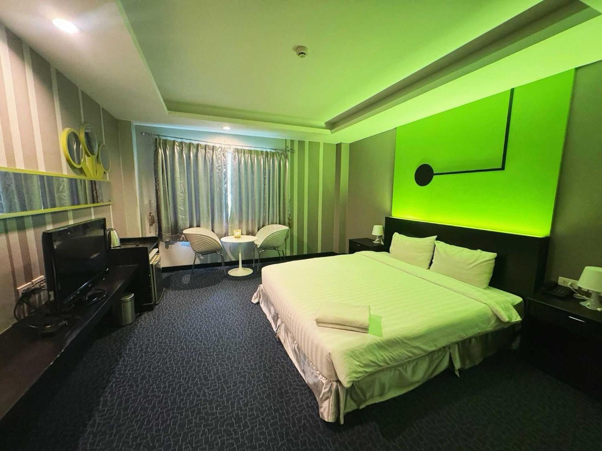 Capital O 75514 Vasidtee City Hotel Suphanburi Esterno foto