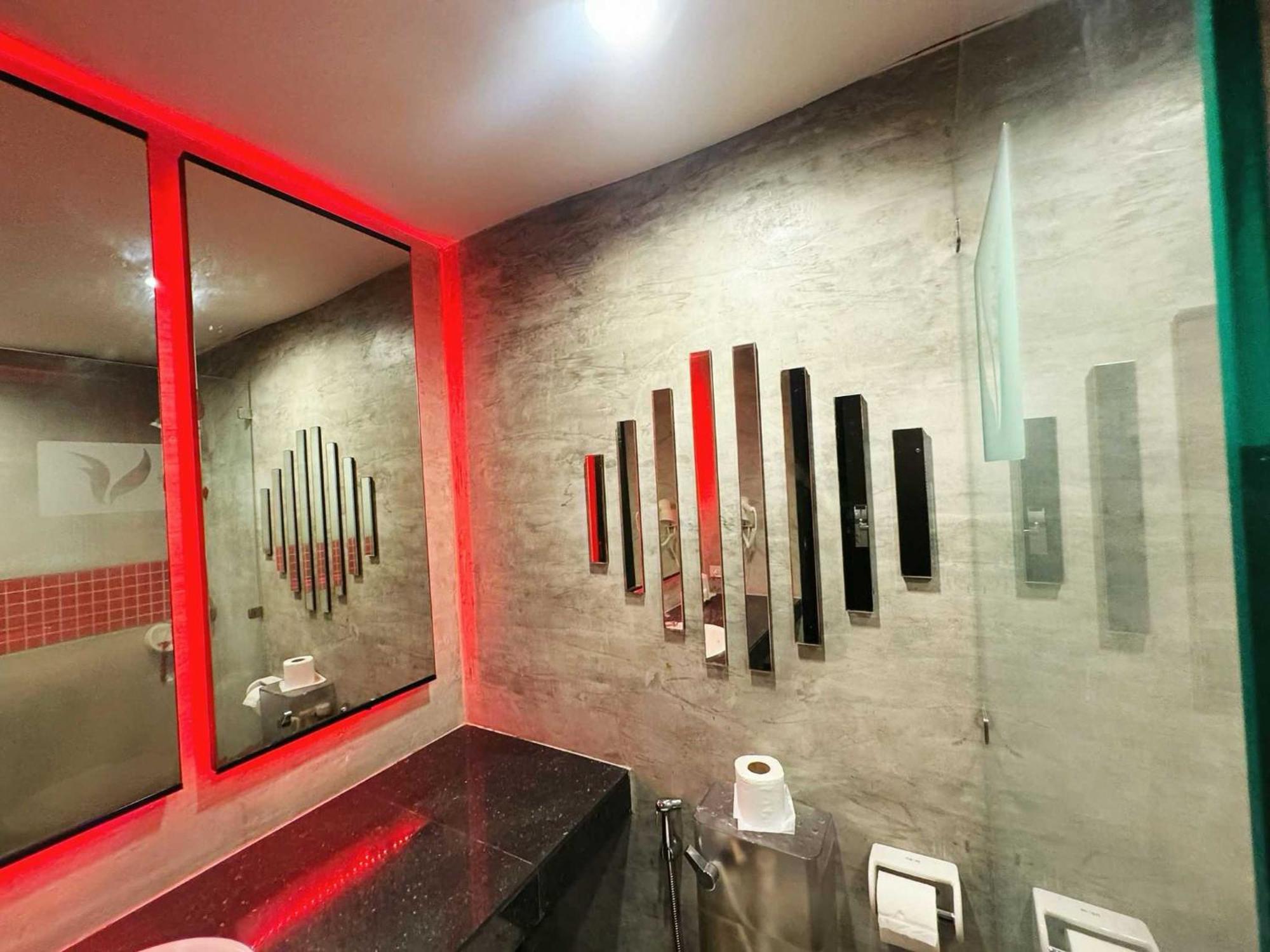 Capital O 75514 Vasidtee City Hotel Suphanburi Esterno foto