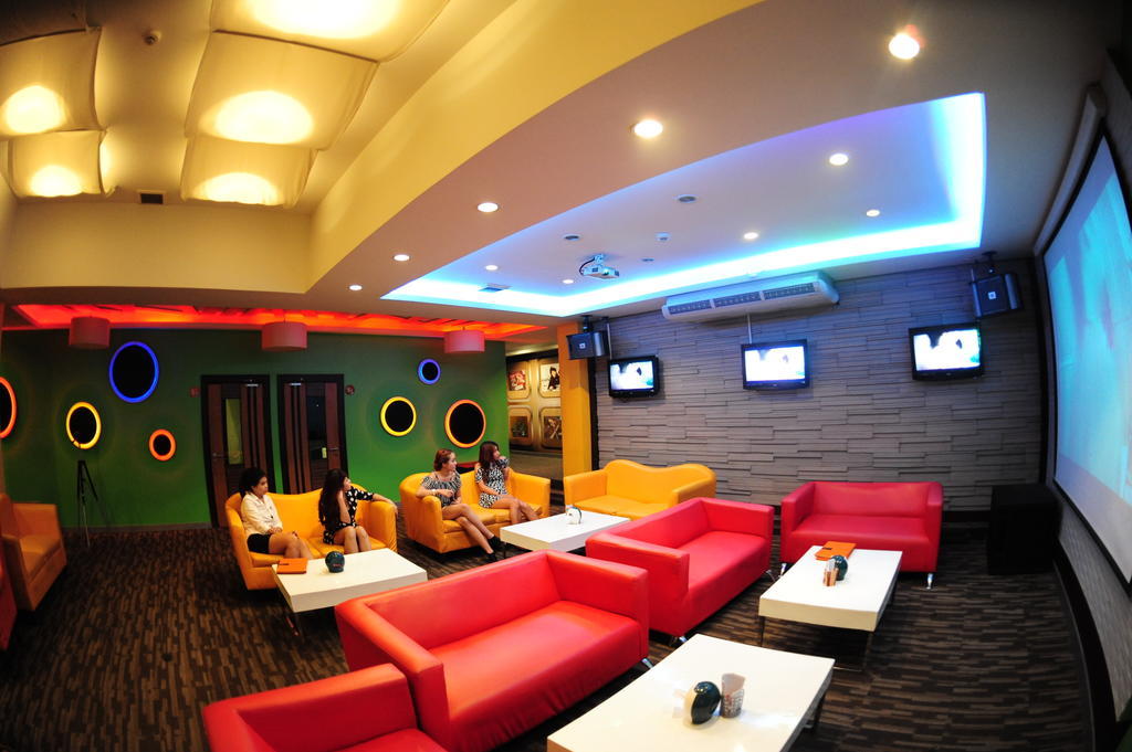 Capital O 75514 Vasidtee City Hotel Suphanburi Esterno foto