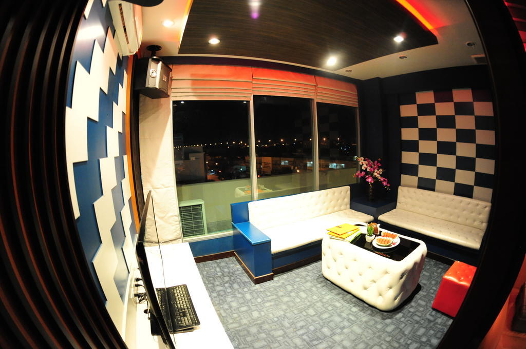 Capital O 75514 Vasidtee City Hotel Suphanburi Esterno foto