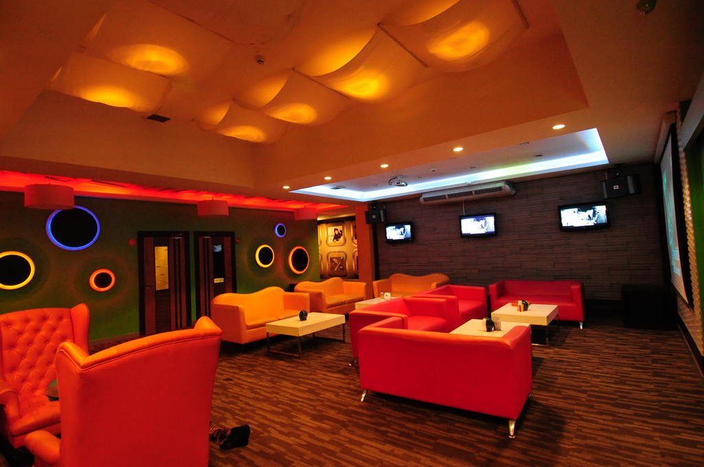 Capital O 75514 Vasidtee City Hotel Suphanburi Esterno foto