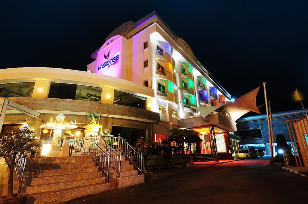Capital O 75514 Vasidtee City Hotel Suphanburi Esterno foto